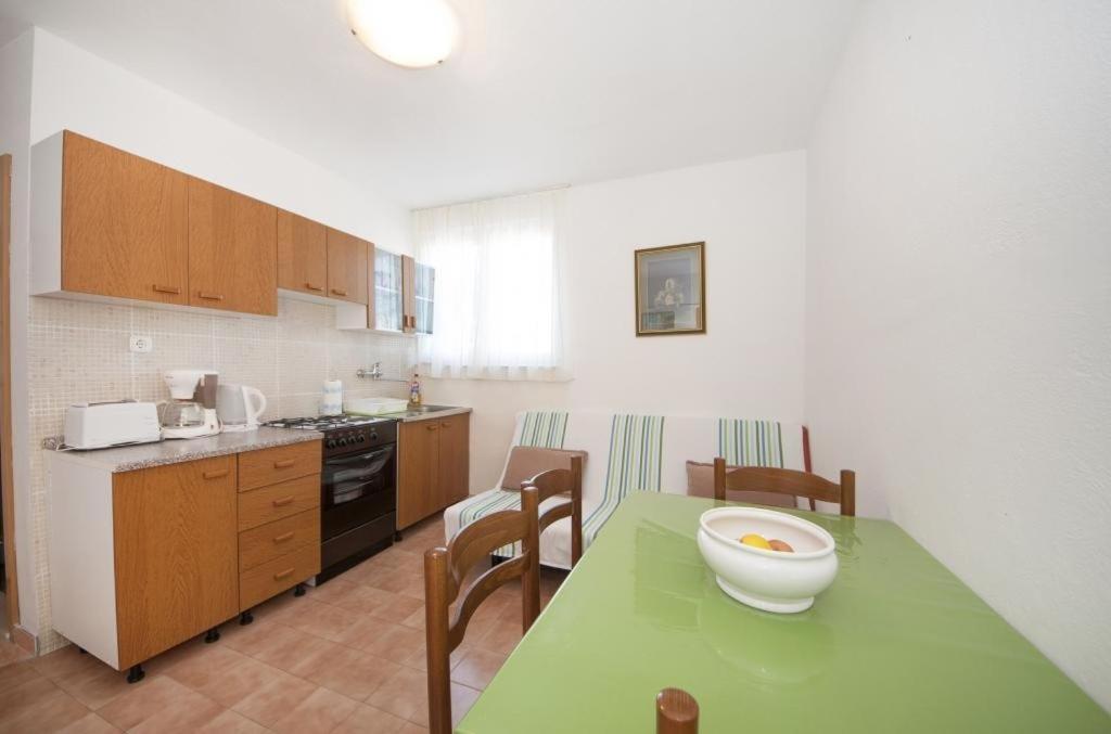 Apartments Mira Сплитска Экстерьер фото