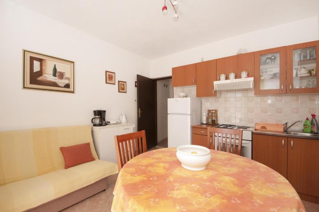 Apartments Mira Сплитска Экстерьер фото